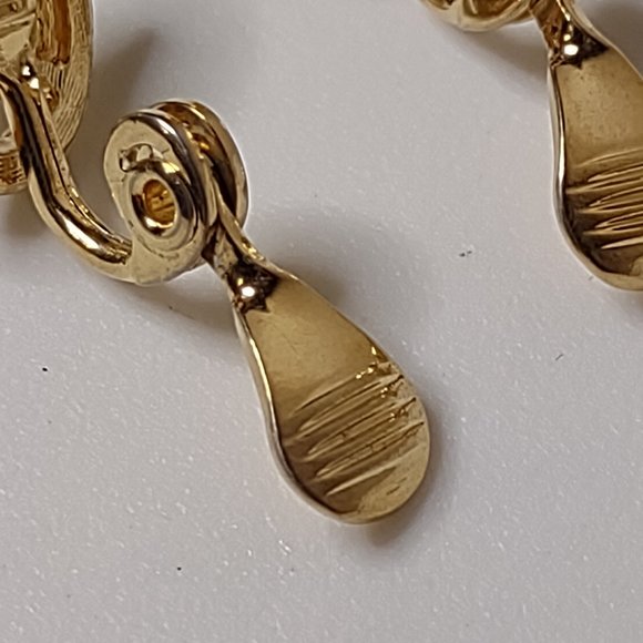 Cute Gold Tone Oval Shaped Monet Clip On Earrings - Picture 7 of 11